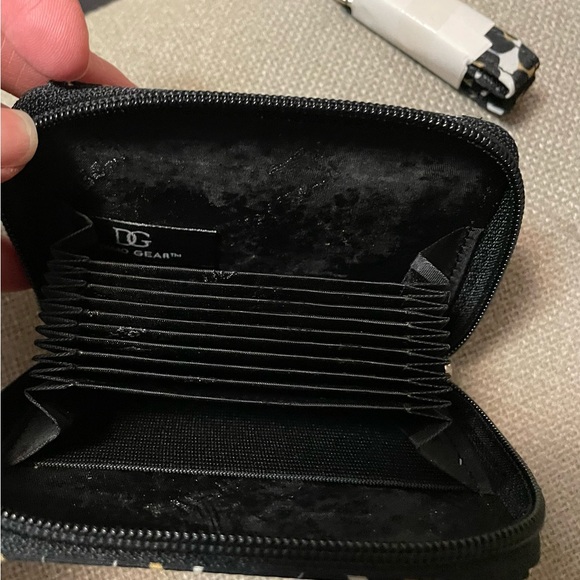 New!!! Walletbe Animal Print Accordian Wallet with Carry Strap - Picture 4 of 6